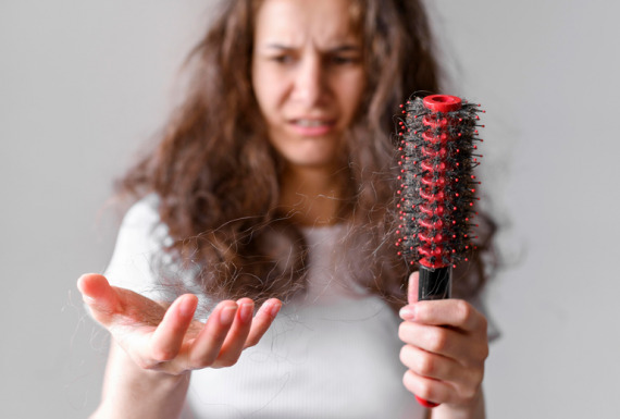 Kaip susidoroti su pleiskanomis ir plaukų slinkimu